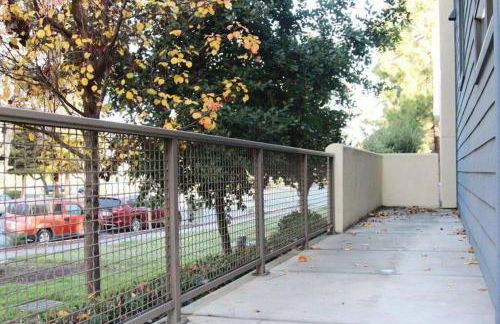 Near Stanford Luxury Retreat 1 Gigabit Fast WiFi Two Car Garage Masterbedroom King Size Bed Walk-in Closet and Walk-in Shower - Foto 6