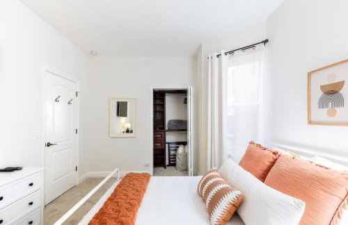 Uptown Bright & Modern Apt - Steps to Lake, Train, Amazing Food & Free Parking - Photo 18