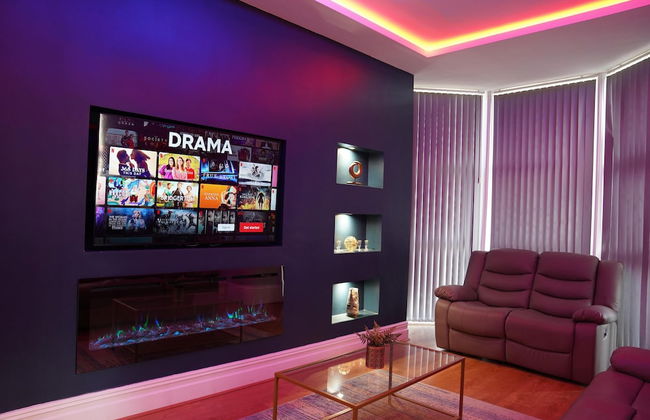 2 Bed Flat - Sleeps 4 - Jacuzzi Bath - Parking - Foto 10