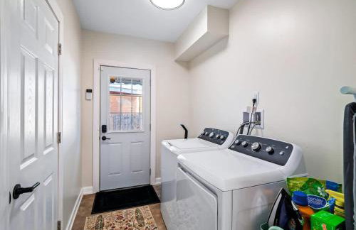 Hot Tub Ping Pong Sleeps 9 Retro Fun - Foto 36