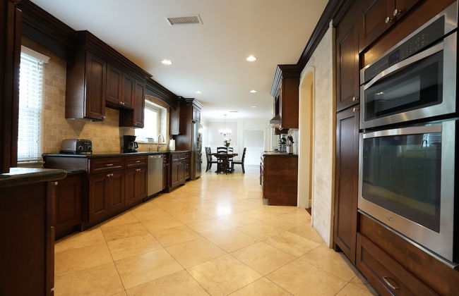 Incredible Estate 5 Bedrooms 3 Bathroom W/resort Style Rock Pool & Jacuzzi - Photo 18