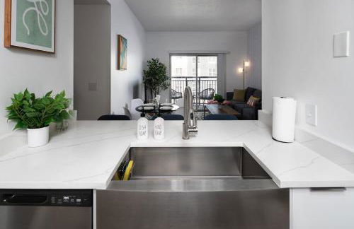 Urban Retreat - Free Parking, WiFi, Walk to Stadium - Foto 16