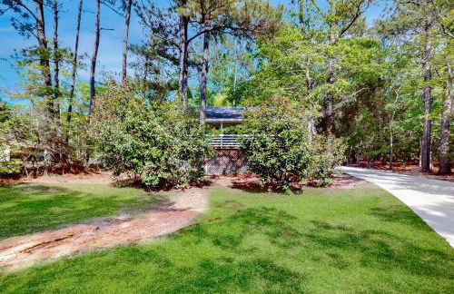 6 Mi to Lake Brookeland Home with Treehouse Vibes - Photo 24