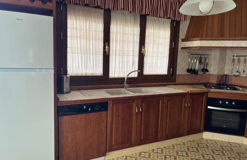 Casa rural acogedora con chimenea y vistas al atardecer - Foto 12