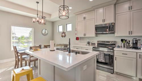 Stunning Laguna Vista Retreat with Pool and Grill - Photo 4