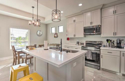 Stunning Laguna Vista Retreat with Pool and Grill - Foto 4