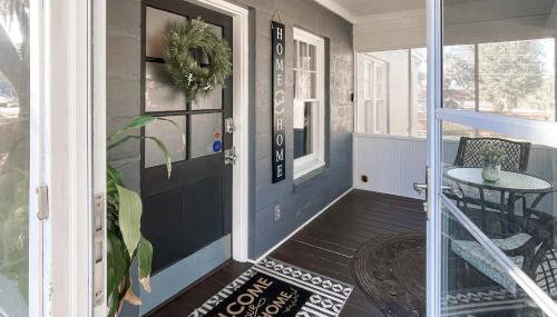 Dog-Friendly Yard! Walkable Dixieland District Gem - Foto 3