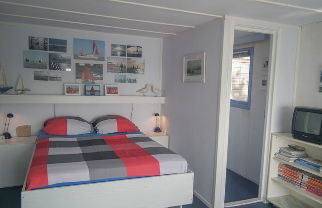 8 Pers Chalet Carla in Front of the Lauwersmeer and own Fishing Pier - Photo 4