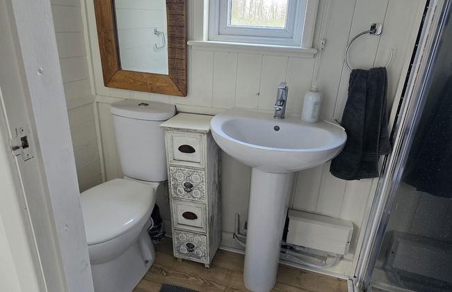 Glamping Hut - Riverside 1 - Photo 4