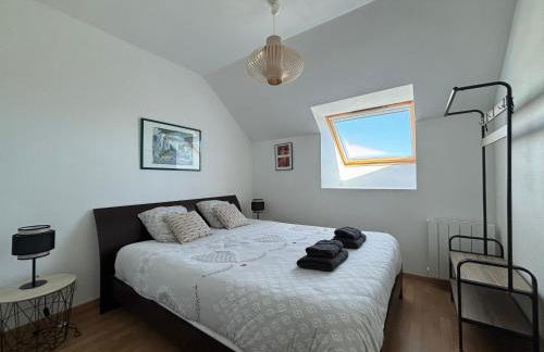 L'air marin Apt avec belle terrasse vue dégagée séjour lumineux 10 mn à pied mer et centre Port en Bessin, tous commerces et restaurants, proche Bayeux et Omaha Beach - Photo 9