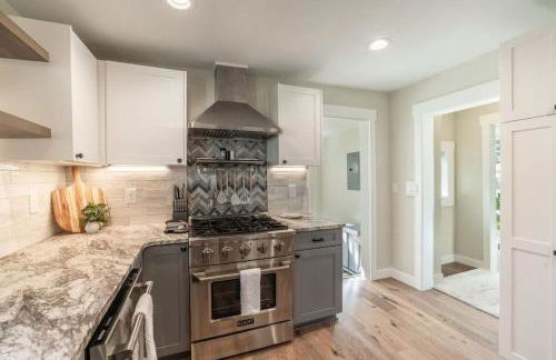 Flying Colors Cottage Walk to Downtown - Foto 22