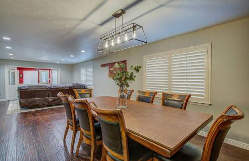 Entire Cozy Getaway with Pool - Foto 25