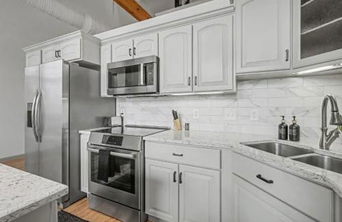 The Elevated Gallery - Historic Loft - Heart of Downtown - 98WalkScore - Foto 5