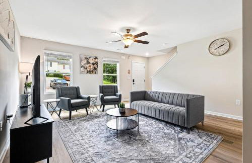 Elegant Escape Near Six Flags with WiFi, AC - Foto 3