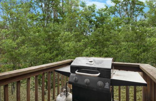 Two Cabins Retreat in Woods Resort - Dog-Friendly - Foto 34