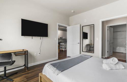 Chic 1BR Alexandria Retreat - Fast Metro Access - Photo 13