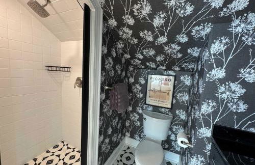 Classy 3-Story Downtown Apt - Great Location - Foto 48