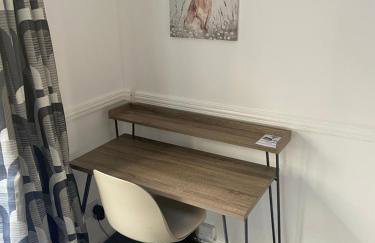 Home in Cwmbran with free onsite parking - Foto 6