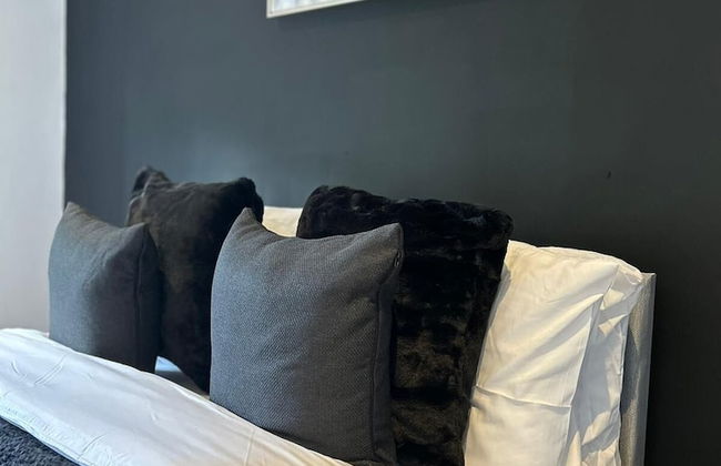 AMAZING CENTRAL 3 bed REFURB sleeps 5 - Photo 2