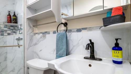 The Golden Parlor- Historic Victorian, Hot Tub - Foto 3