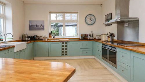 Penarvon House - Stunning Waterfront Escape with Games Room - Foto 5