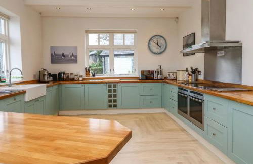 Penarvon House - Stunning Waterfront Escape with Games Room - Foto 5