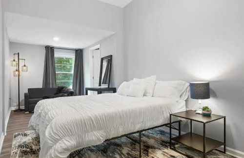 Recently Renovated Chic Durham Farmhouse - Photo 9