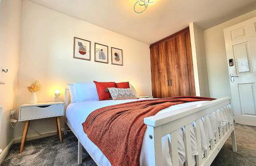 Spacious 4 Bed Family Home with Private Garden & Free Parking - Hamilton - Foto 11