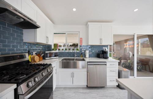 Desert Glow Getaway - Pool - Lounging - Backyard Games - Foto 15