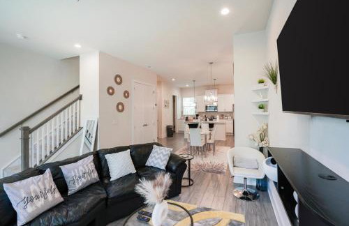 Stylish 3BR Home in CLT, Close to Downtown, Airport, WFH & Parking & Family Friendly & Business Ready - Foto 1