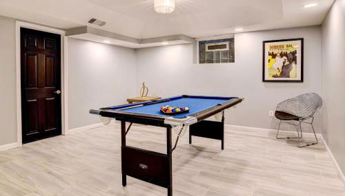 Luxurious Detroit Home - Walk to Golf and Park! - Photo 2