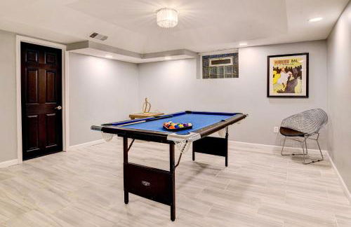 Luxurious Detroit Home - Walk to Golf and Park! - Photo 2