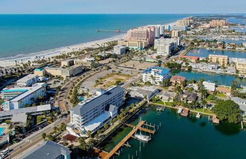 NEW Beach Condo 5 min walk to the Beach Sleeps 9 - Foto 30