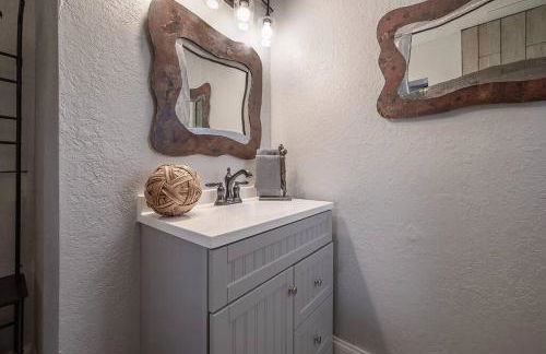 Swank Pad off River with free WiFi & parking-324 - Foto 2