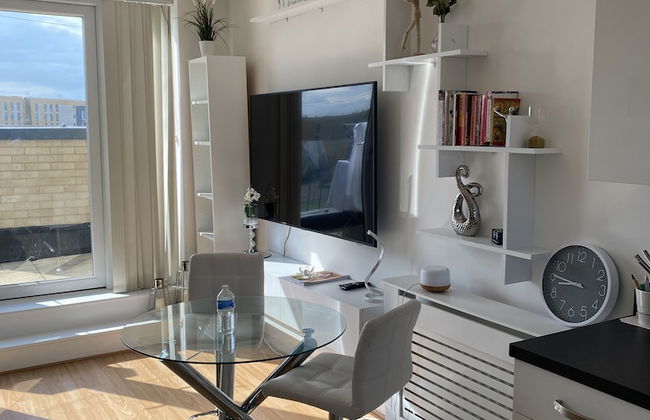 Captivating 1-bed Apartment in Barking - Photo 23