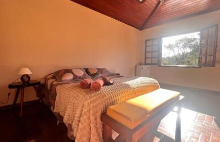 Refúgio em Macacos para até 12 hóspedes com piscina aquecida, 5 suítes e riacho - Foto 22