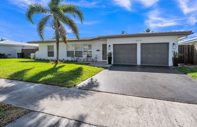 Luxury Waterfront Home Minutes from the Beach by RedAwning - Photo 36