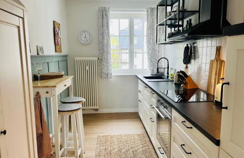 Beste Lage mit Warnowblick - großer Balkon, zwei Schlafzimmer, Aufzug, Stellplatz - Foto 24