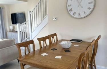 Newark area - modern 3 bedroom semi with free off road parking for 2 vehicles - Photo 4