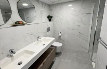 Beachfront Penthouse! - Photo 21