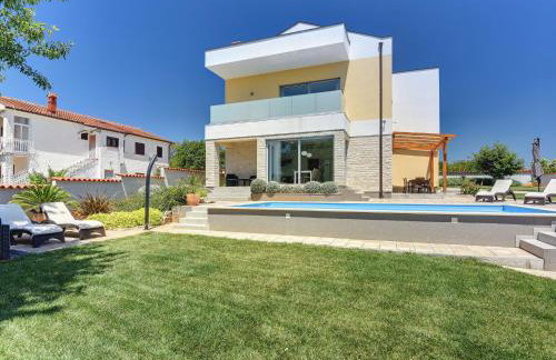 Villa in Peroj With Pool Near Barbariga Beach - Photo 14
