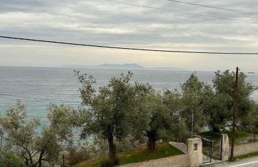 A House with A View - Foto 18