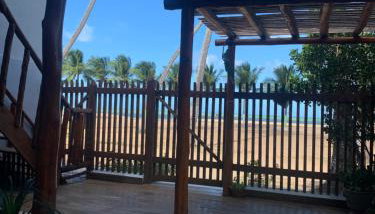 Suíte frente mar com cozinha e quintal pés na areia - Foto 5