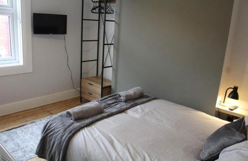 Charming 4-Bed in Llangollen - Photo 2