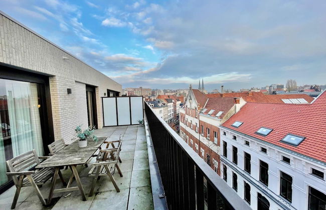 Modern 2BR Penthouse Near Diamond District by Oneluxstay - Foto 65