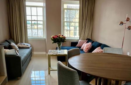 New Royal Mile Residence Spacious Quiet Comfortable Flat with Balcony & Great Views Top Floor No Lift - Photo 7