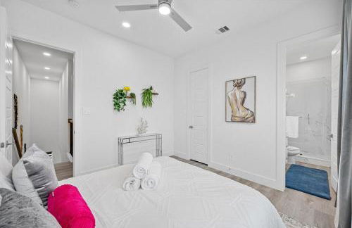 BRs w Ensuite Baths l Pet-Friendly l Central Loc - Foto 13