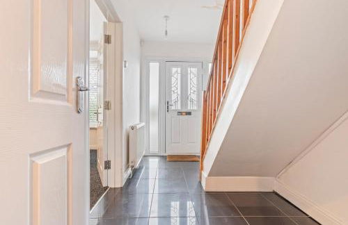 Awesome Coventry Home for Business Contractors and Suitable for families with Free Parking 14mins from NEC - Foto 24