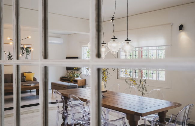 Mid-Century Modern Villa Vintage Charm - Foto 32