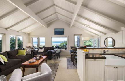 Chapman Cove by Avantstay Gorgeous Beach Bungalow w/ Sauna - Photo 2